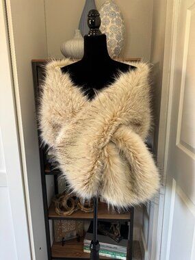 Sissily Designs Cream & Brown Fur Shawl - Size M